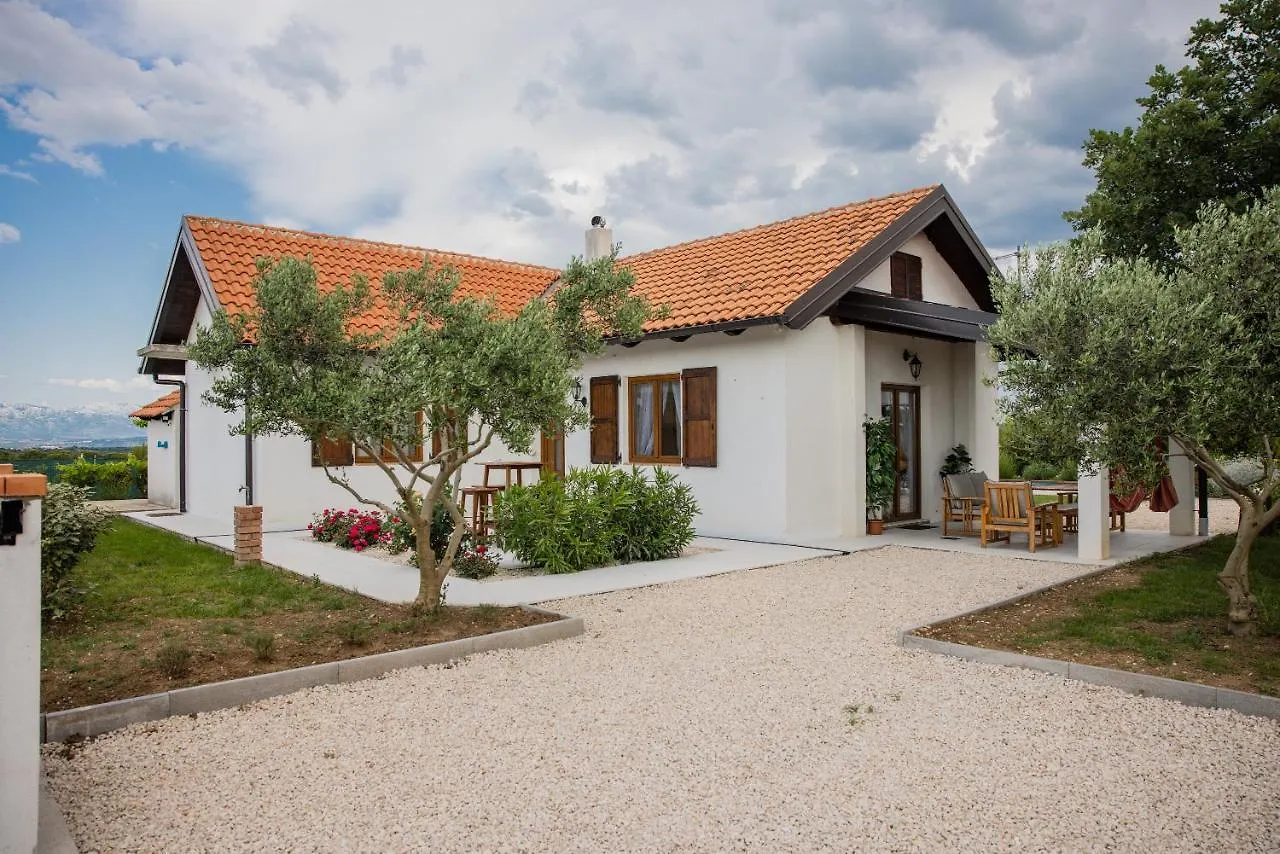 Villa Ena With Pool & Jacuzzi Donji Kasic Holiday home