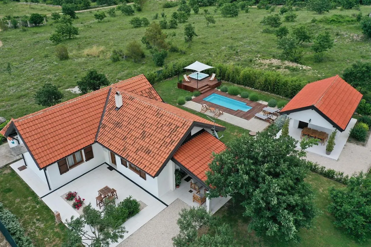 Holiday home Villa Ena With Pool & Jacuzzi Donji Kasic