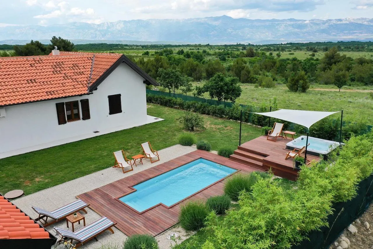 Villa Ena With Pool & Jacuzzi Donji Kasic Holiday home