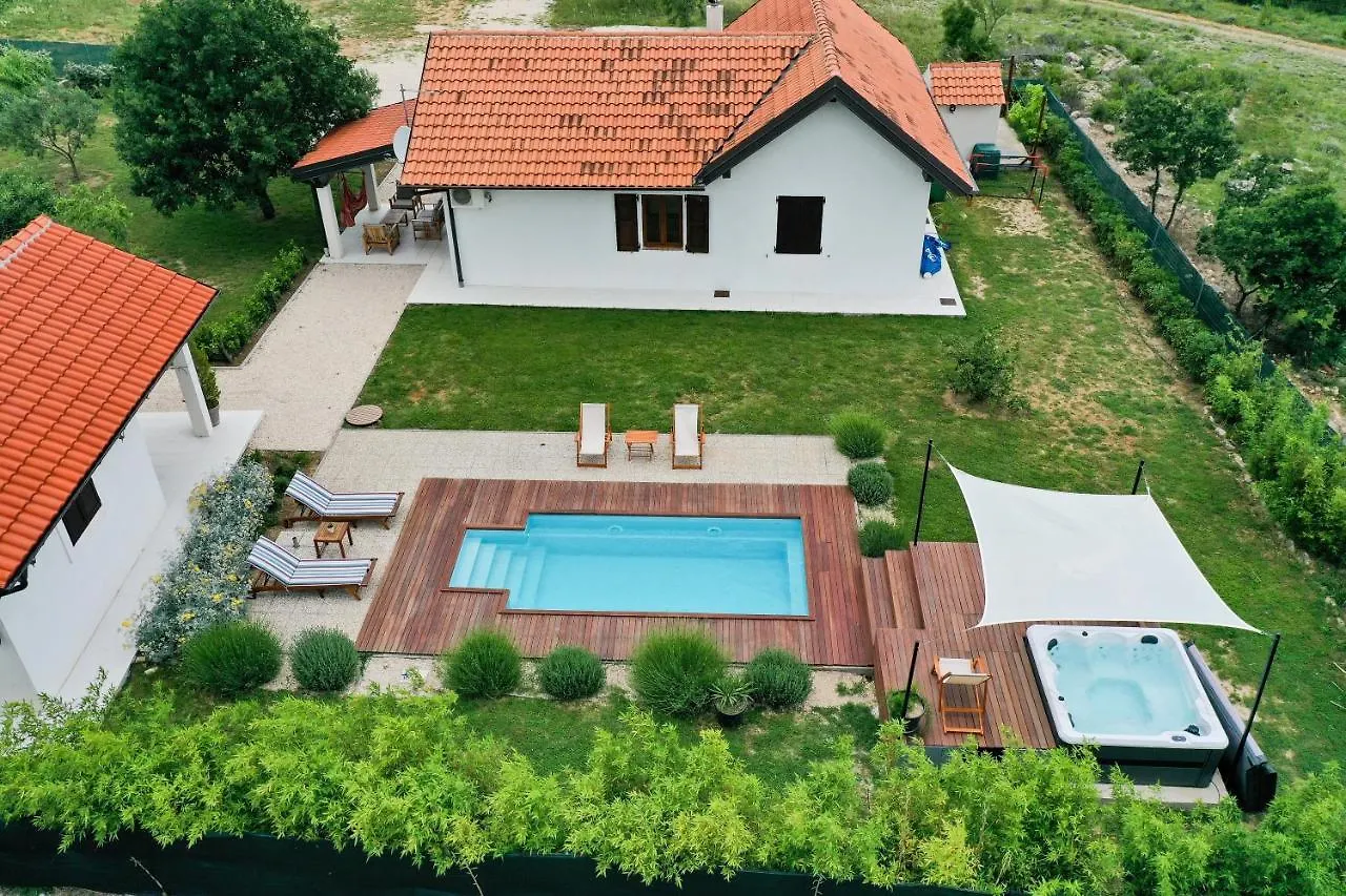Villa Ena With Pool & Jacuzzi Donji Kasic