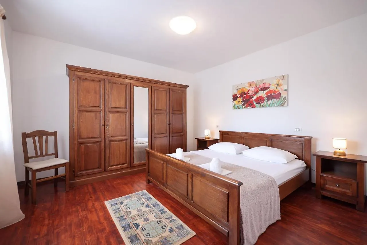 Villa Ena With Pool & Jacuzzi Donji Kasic