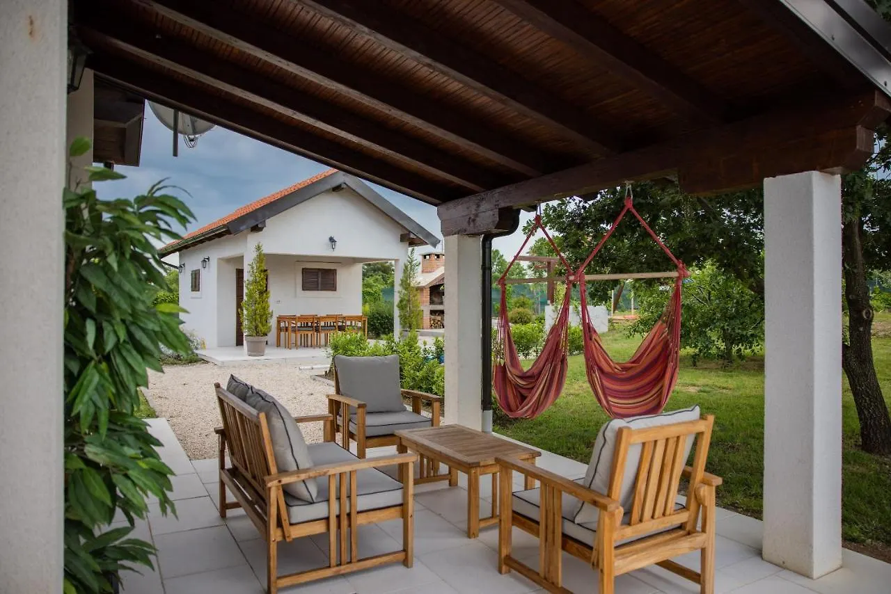 Villa Ena With Pool & Jacuzzi Donji Kasic Holiday home