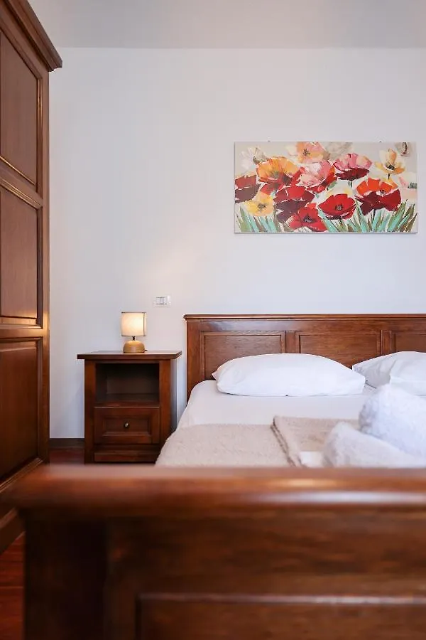 Villa Ena With Pool & Jacuzzi Donji Kasic Holiday home