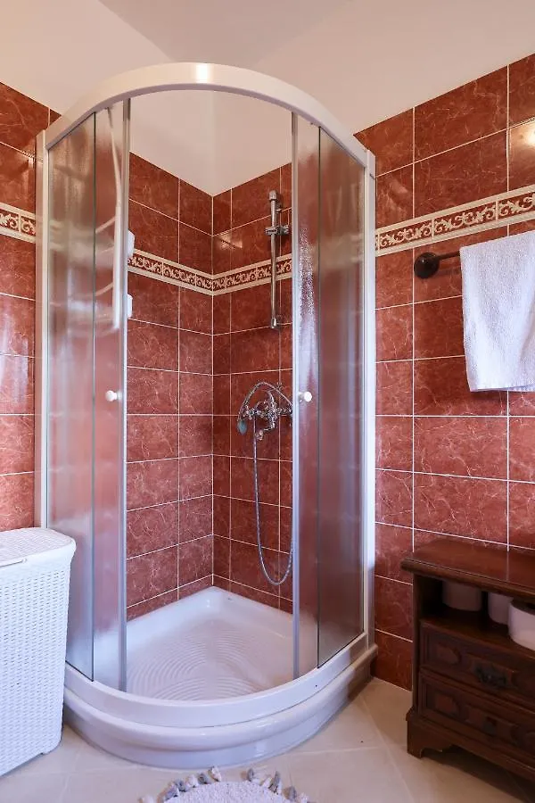 Villa Ena With Pool & Jacuzzi Donji Kasic Holiday home