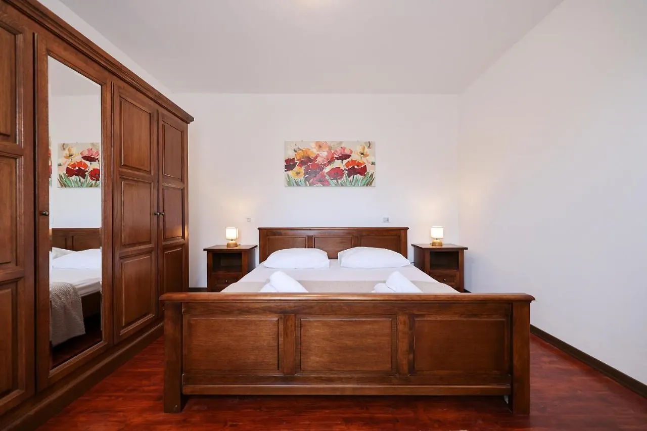 Villa Ena With Pool & Jacuzzi Donji Kasic Holiday home