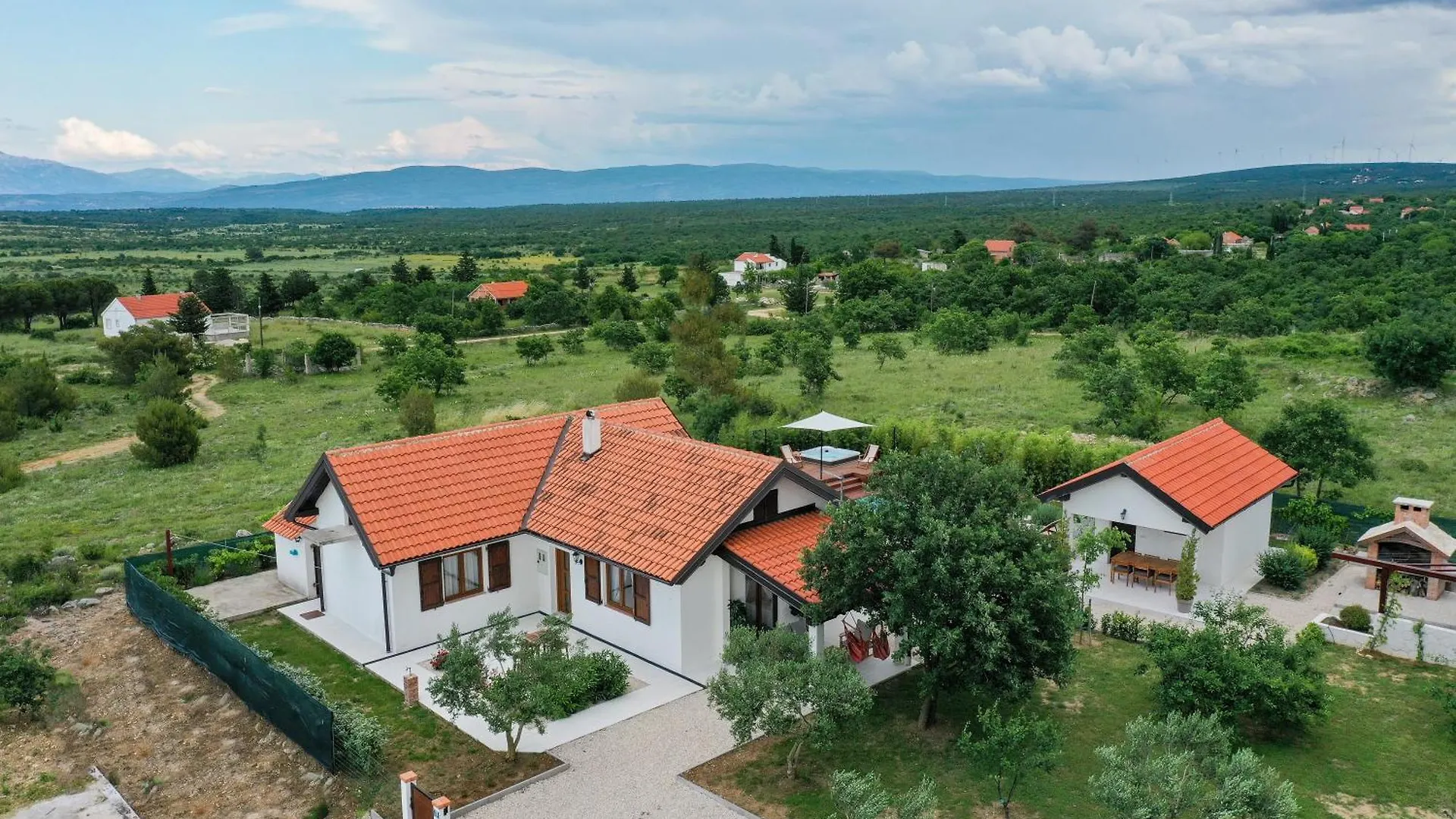Holiday home Villa Ena With Pool & Jacuzzi Donji Kasic